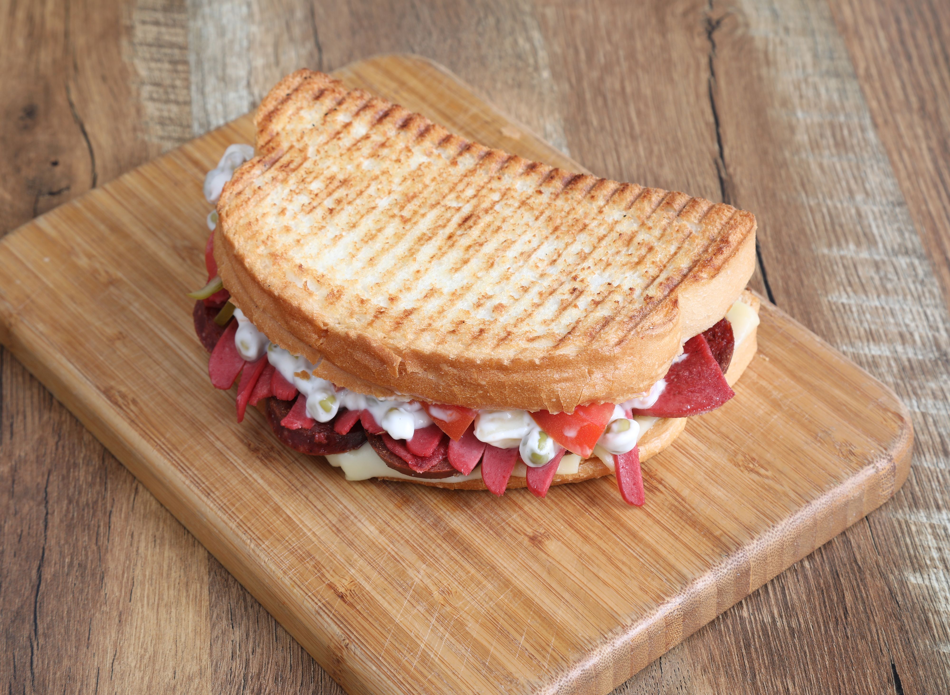 Ayvalık Tostu ve Yöresel Lezzetleri Tadın