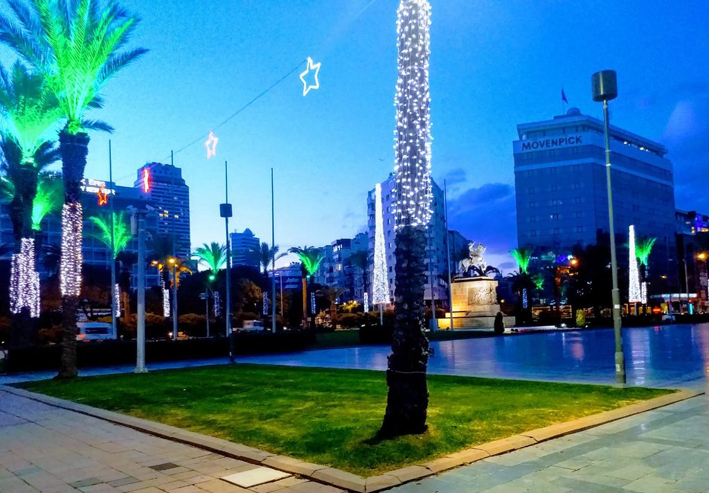 İzmir Cumhuriyet Meydanı